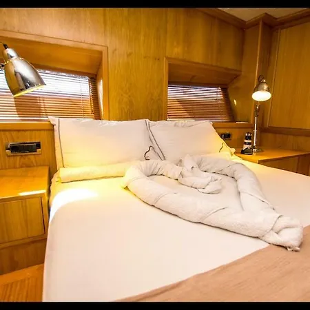 Botel Albatros A