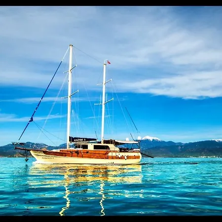 Botel Albatros A *