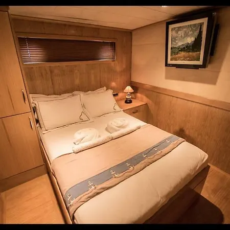 Botel Albatros A *